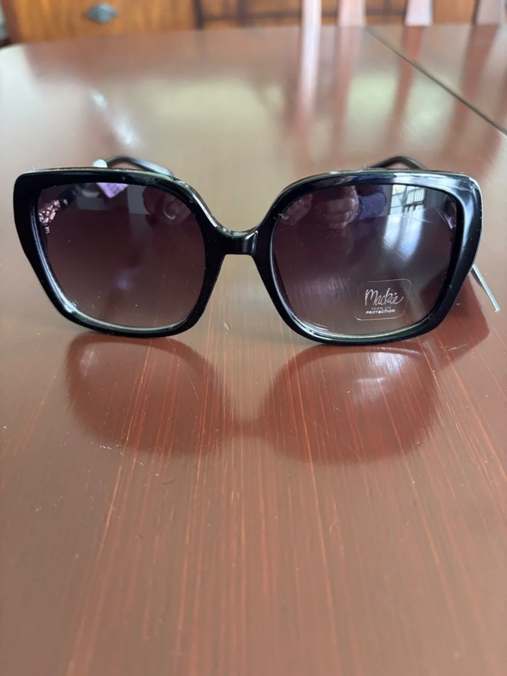 Mackie 100% UV protection Square/round black frame & gradient lens,gold accent